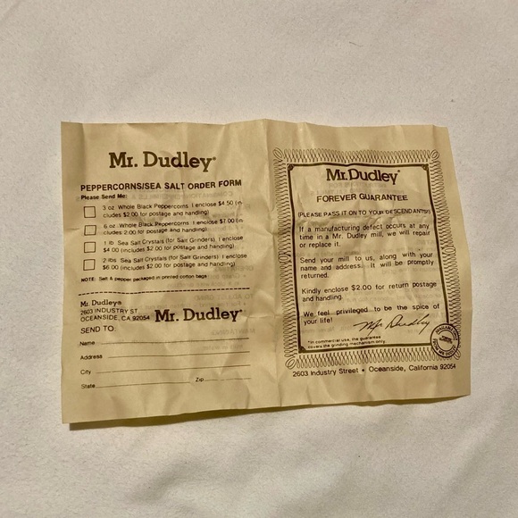 Vintage 3.5" Acrylic Lucite Salt Shaker & Pepper Mill Grinder Combo Kitchen Mini - Picture 4 of 6